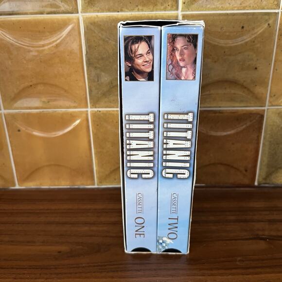 Titanic 2xVHS Tape Set 1998 Leonardo DiCaprio Kate Winslet - Picture 4 of 7